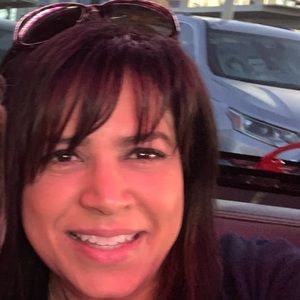 Meet your Posher, Debbie